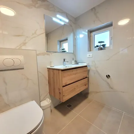 וילה Tina פלוצ'ה