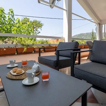 Tina וילה פלוצ'ה