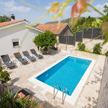 Villa Tina